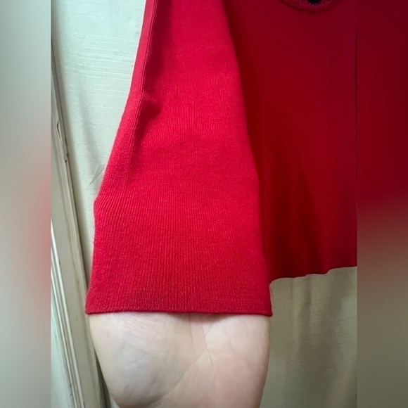 ⚫️ BOGO Laura Petites red women’s top with crochet style neck line size small - Picture 4 of 6